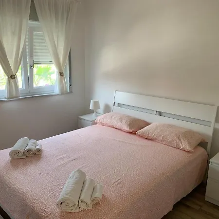Violet House Apartment