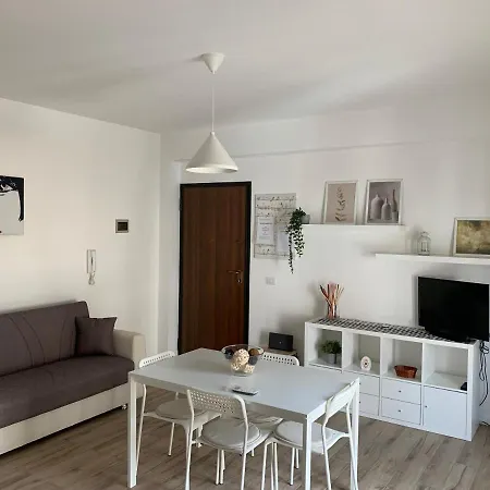 Violet House Apartment